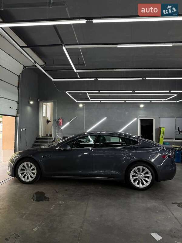 Ліфтбек Tesla Model S 2018 в Тернополі