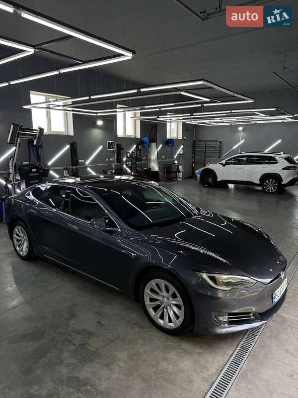 Ліфтбек Tesla Model S 2018 в Тернополі