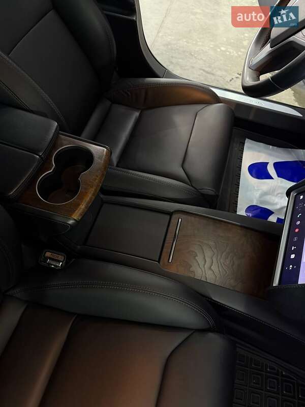Ліфтбек Tesla Model S 2018 в Тернополі