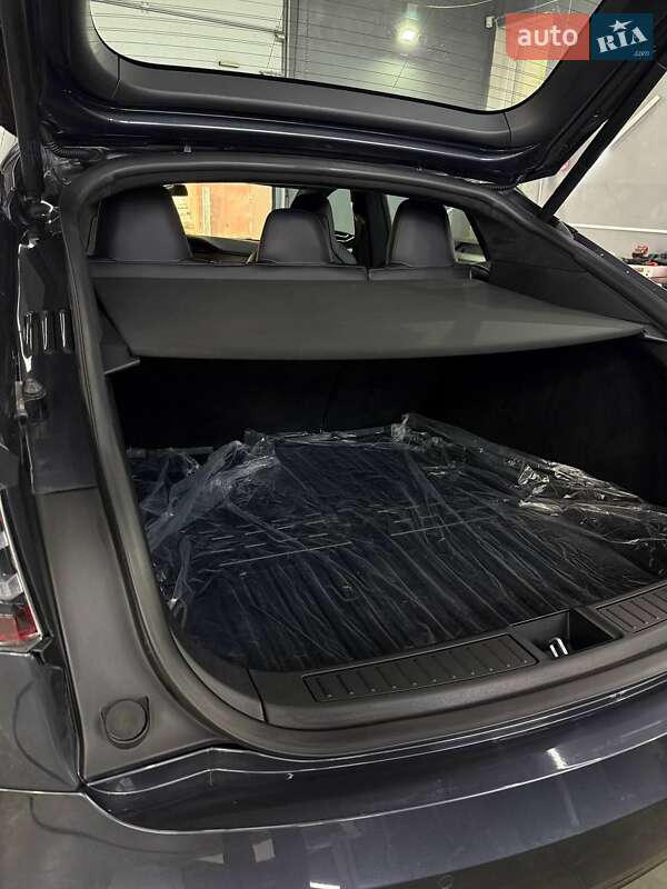 Ліфтбек Tesla Model S 2018 в Тернополі