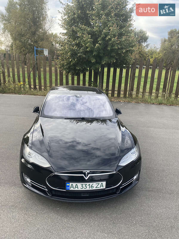 Лифтбек Tesla Model S 2015 в Киеве