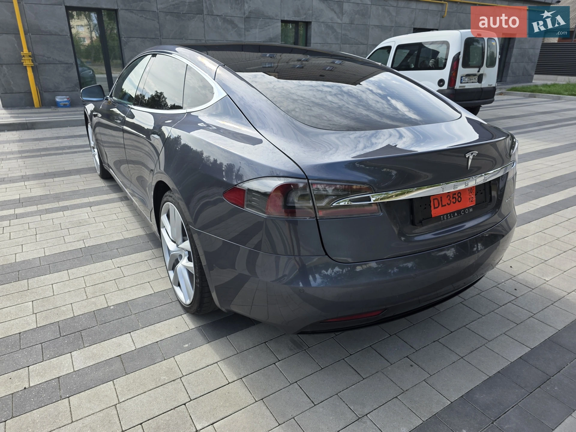 2020 Tesla Model S - мініатюра 9