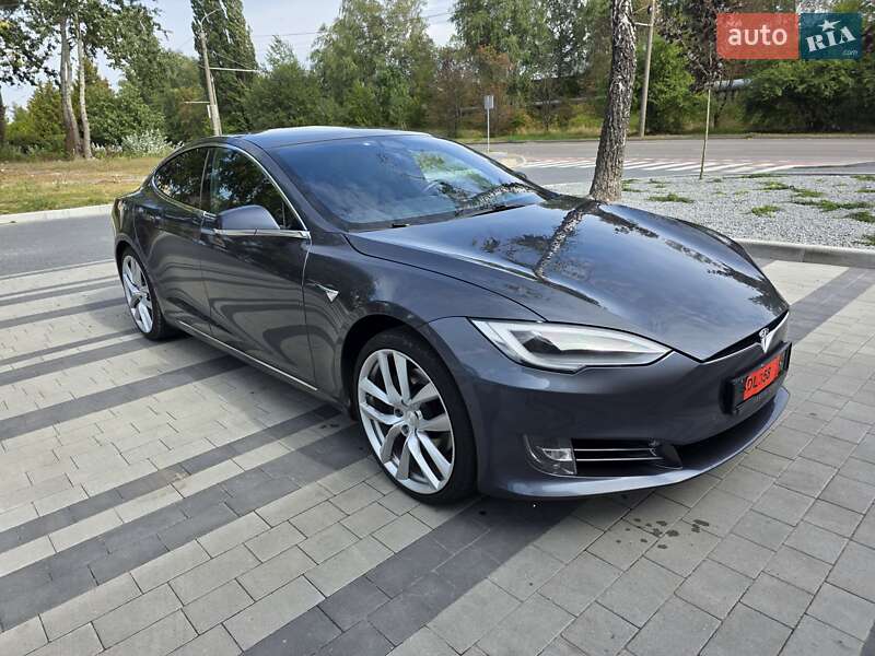 Лифтбек Tesla Model S 2020 в Луцке