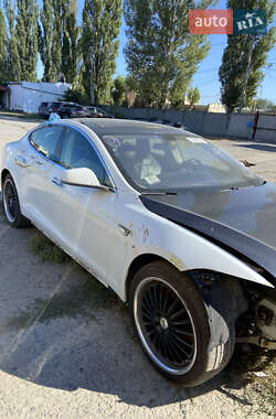 Лифтбек Tesla Model S 2014 в 