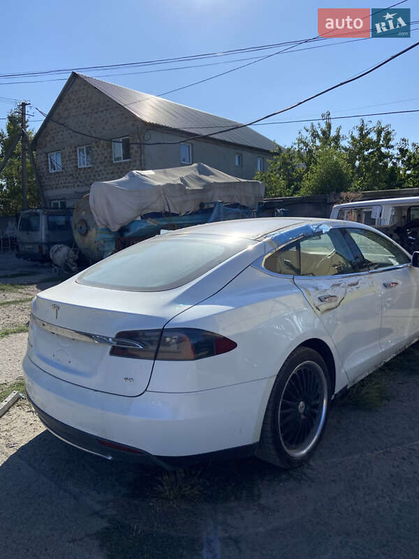 Ліфтбек Tesla Model S 2014 в Великодолинському фото 11 Ліфтбек Tesla Model S 2014 в Великодолинському