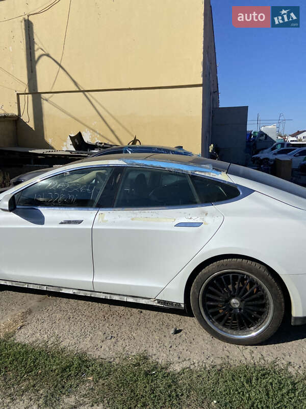 Ліфтбек Tesla Model S 2014 в Великодолинському фото 17 Ліфтбек Tesla Model S 2014 в Великодолинському