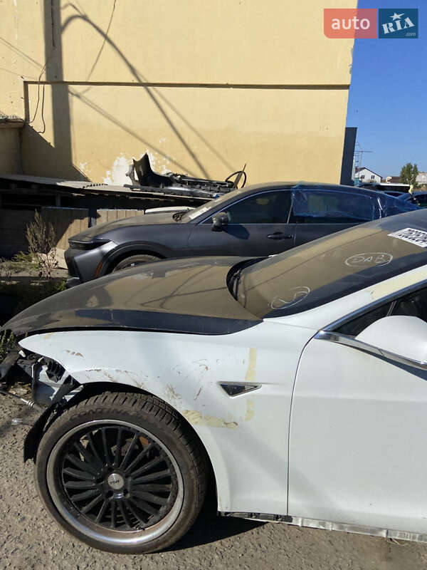 Ліфтбек Tesla Model S 2014 в Великодолинському фото 19 Ліфтбек Tesla Model S 2014 в Великодолинському