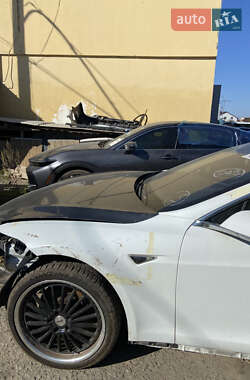 Лифтбек Tesla Model S 2014 в 
