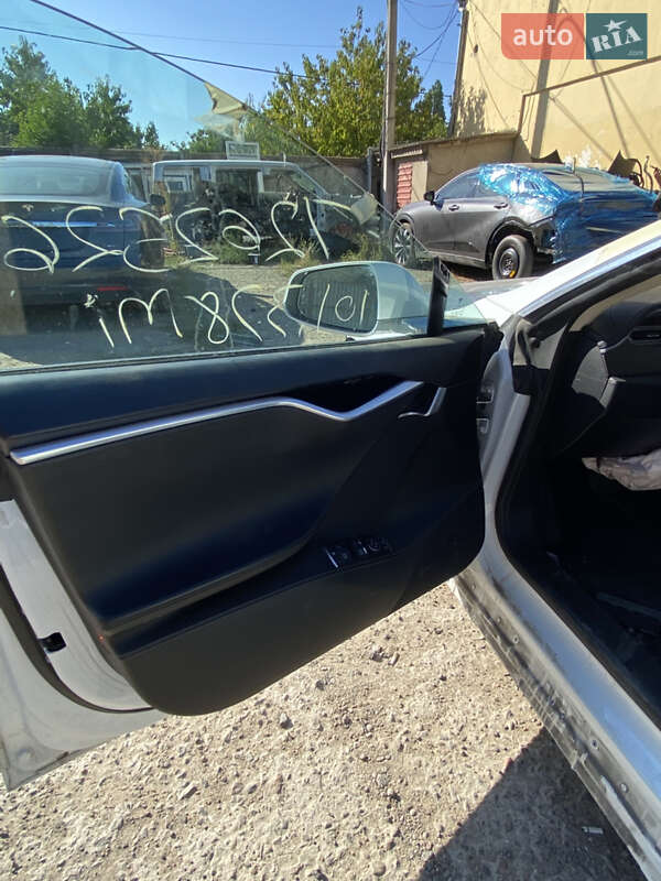Ліфтбек Tesla Model S 2014 в Великодолинському фото 26 Ліфтбек Tesla Model S 2014 в Великодолинському
