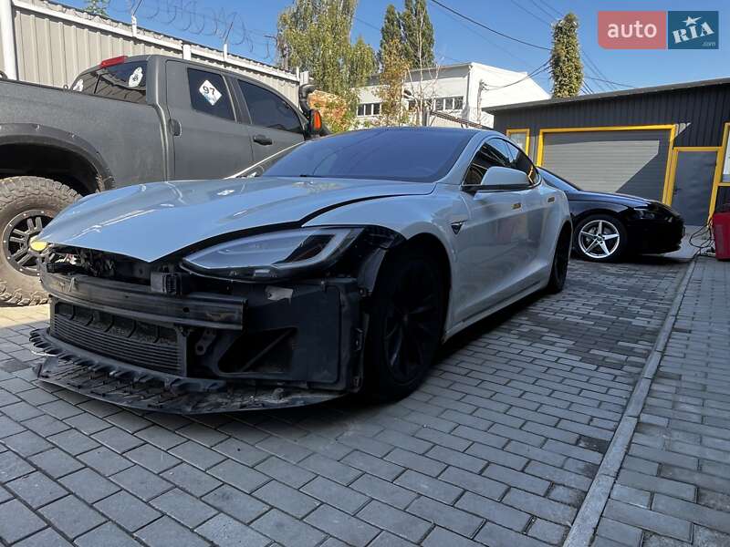 Лифтбек Tesla Model S 2018 в Киеве