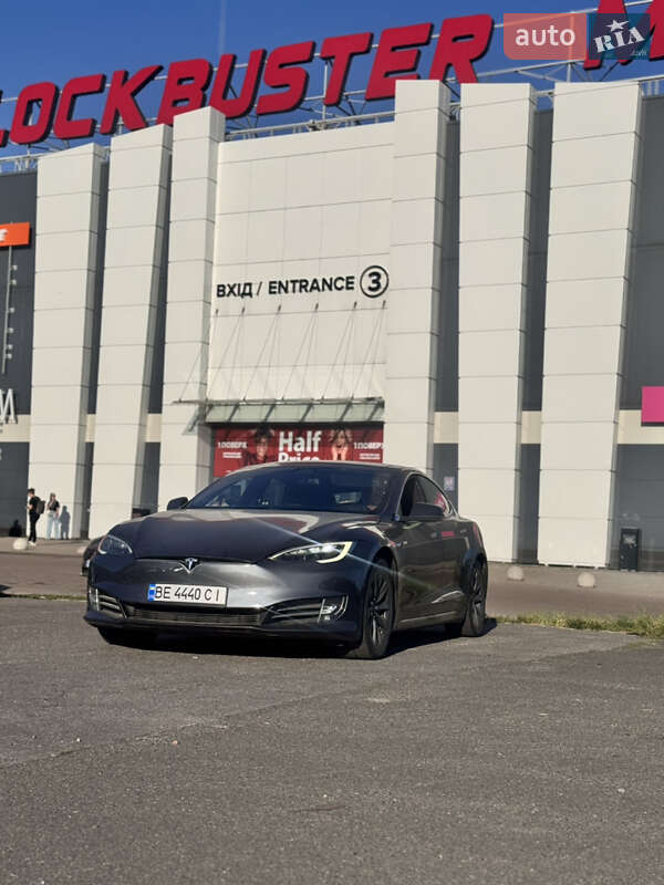 Tesla Model S 2018