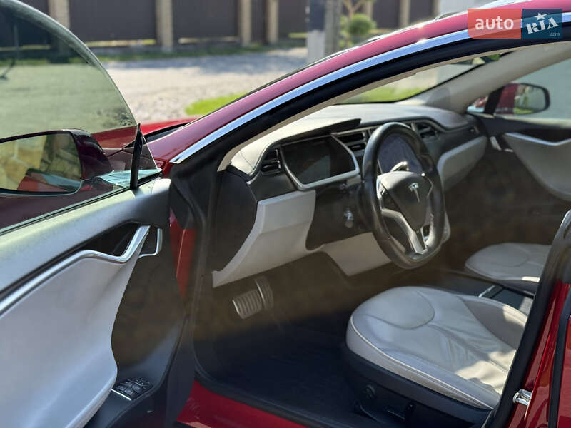 Ліфтбек Tesla Model S 2013 в Івано-Франківську