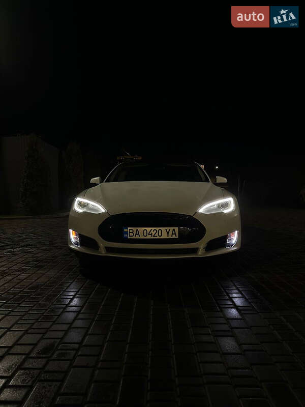 Tesla Model S 2014