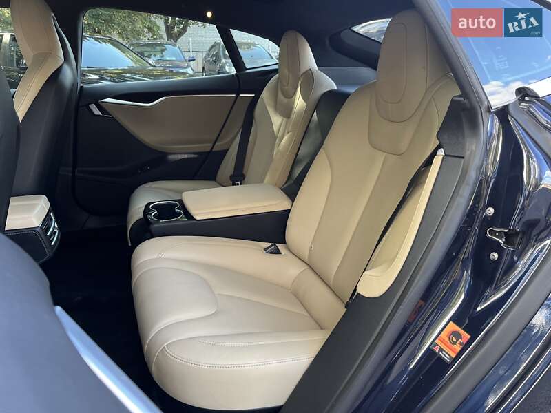 Ліфтбек Tesla Model S 2015 в Харкові