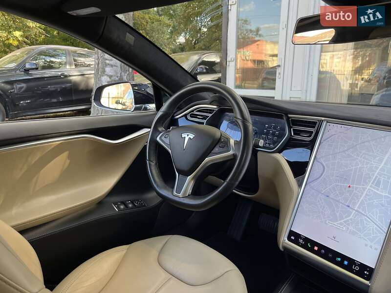 Ліфтбек Tesla Model S 2015 в Харкові