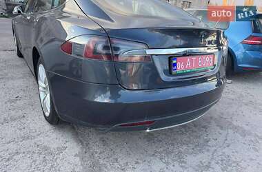 Лифтбек Tesla Model S 2015 в 