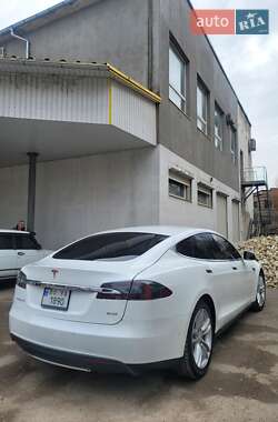 Лифтбек Tesla Model S 2015 в 