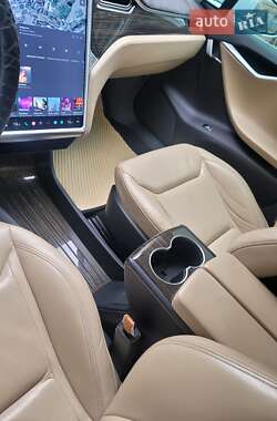 Лифтбек Tesla Model S 2015 в 