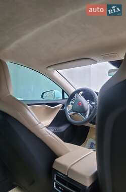 Лифтбек Tesla Model S 2015 в 