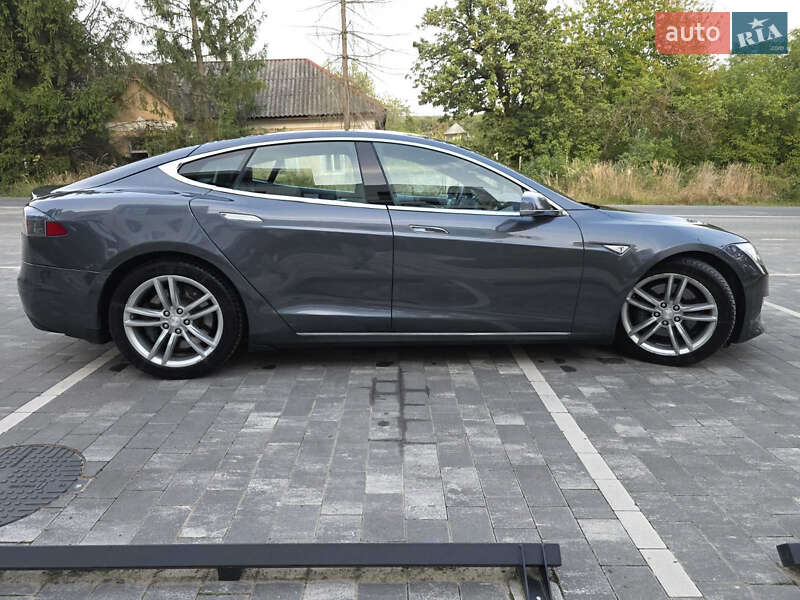 Ліфтбек Tesla Model S 2015 в Ужгороді