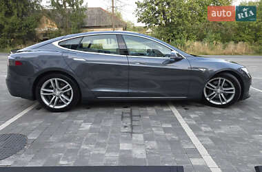 Лифтбек Tesla Model S 2015 в 