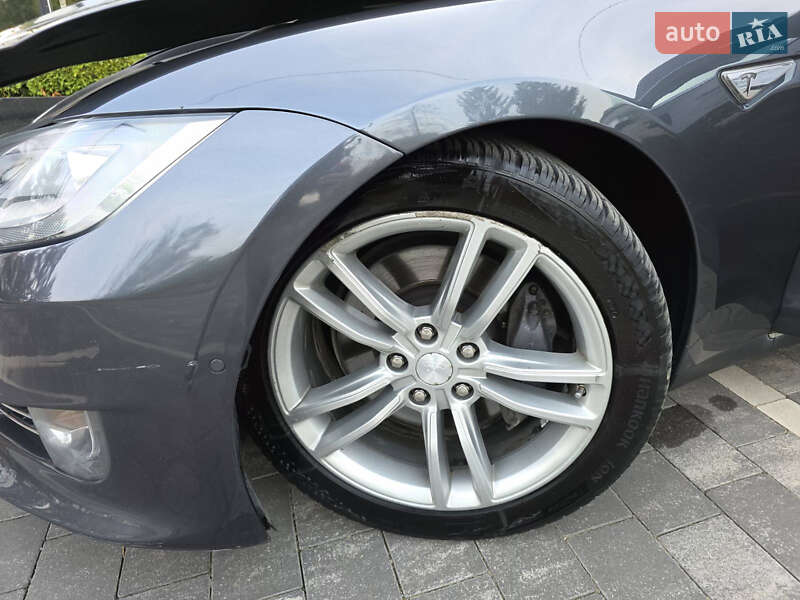 Ліфтбек Tesla Model S 2015 в Ужгороді