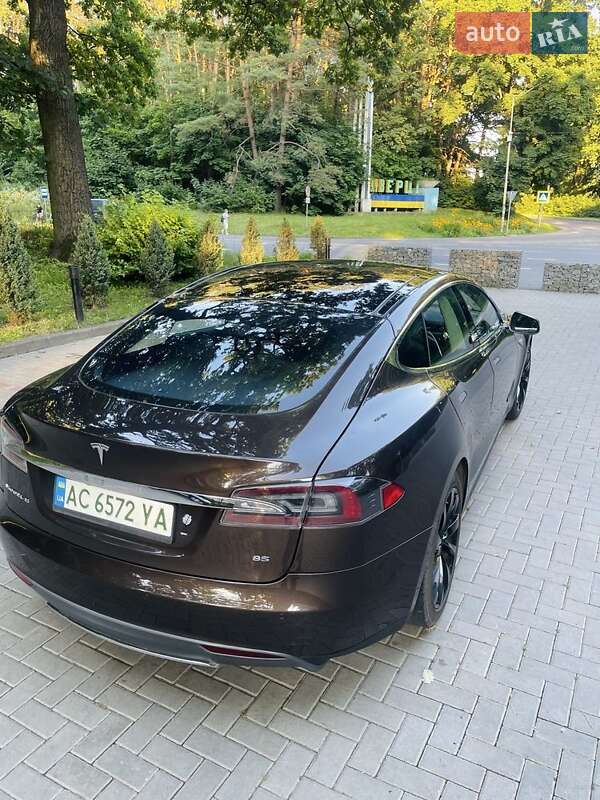 Лифтбек Tesla Model S 2013 в Киверцах