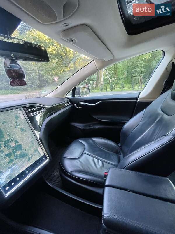 Лифтбек Tesla Model S 2013 в Киверцах