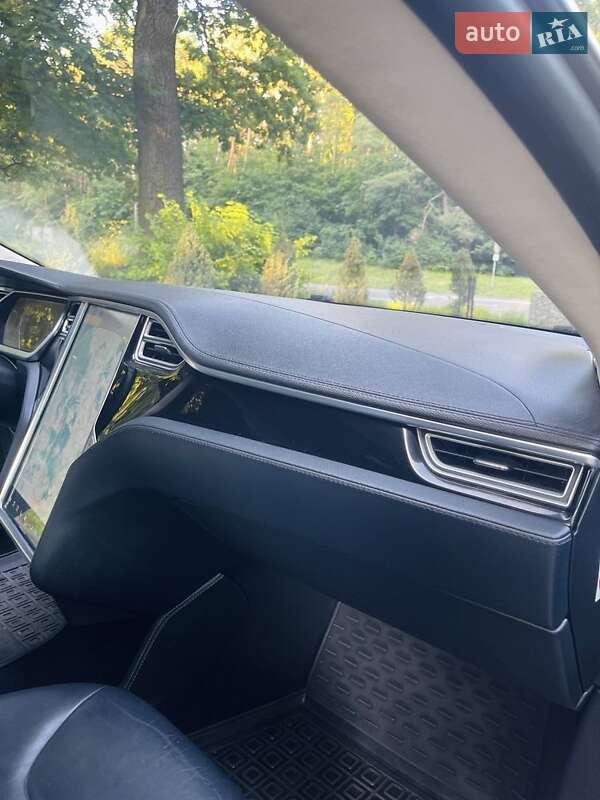 Лифтбек Tesla Model S 2013 в Киверцах
