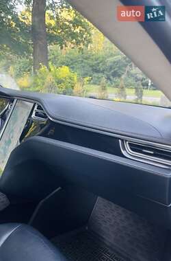 Ліфтбек Tesla Model S 2013 в 
