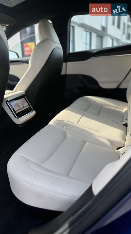 Лифтбек Tesla Model S 2021 в Ровно