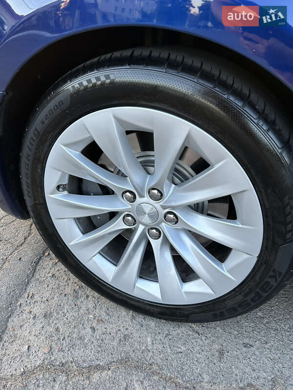 Ліфтбек Tesla Model S 2016 в Одесі