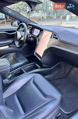 Лифтбек Tesla Model S 2016 в 