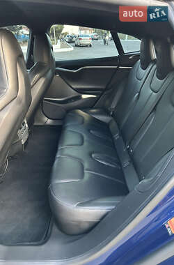 Лифтбек Tesla Model S 2016 в 