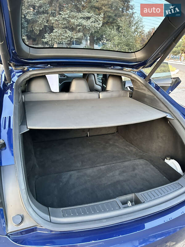 Ліфтбек Tesla Model S 2016 в Одесі