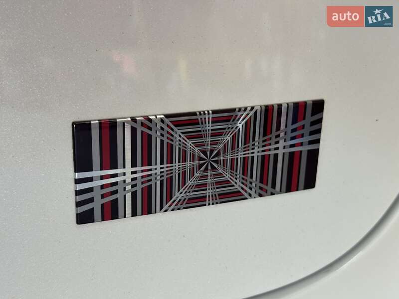 Лифтбек Tesla Model S 2022 в Киеве