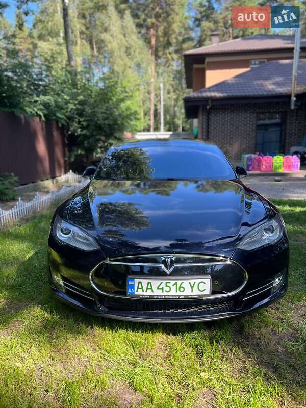 Лифтбек Tesla Model S 2014 в Киеве
