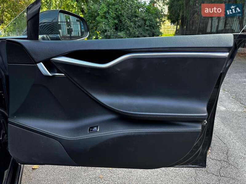Ліфтбек Tesla Model S 2014 в Києві фото 30 Ліфтбек Tesla Model S 2014 в Києві