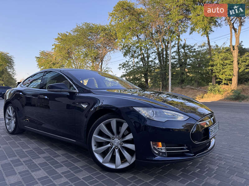 Ліфтбек Tesla Model S 2014 в Одесі