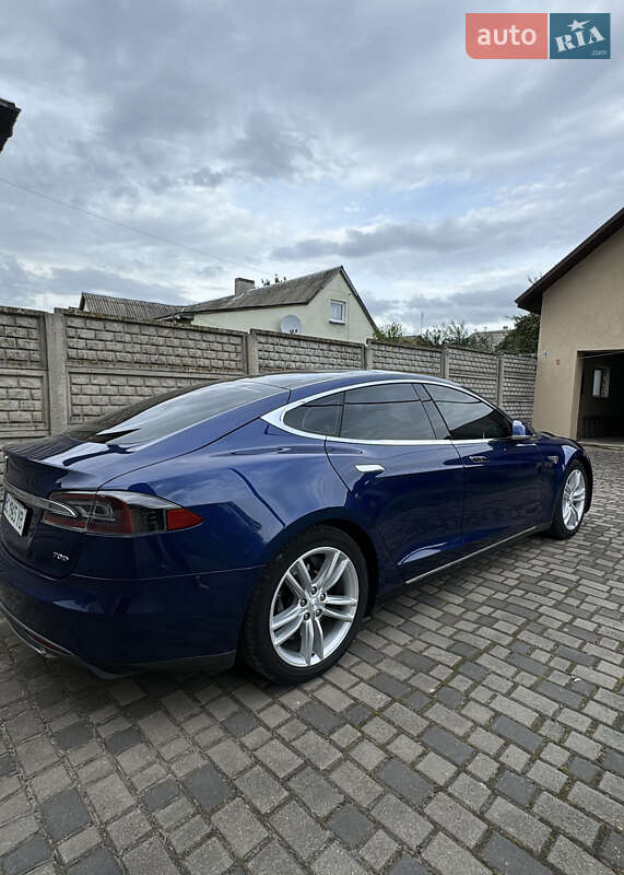 Лифтбек Tesla Model S 2016 в Львове фото 5 Лифтбек Tesla Model S 2016 в Львове