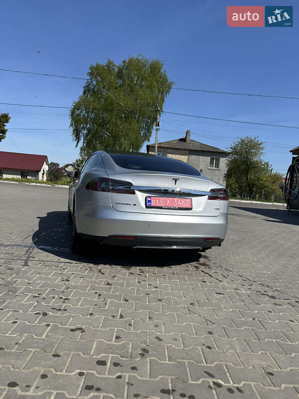 Ліфтбек Tesla Model S 2016 в Володимирі