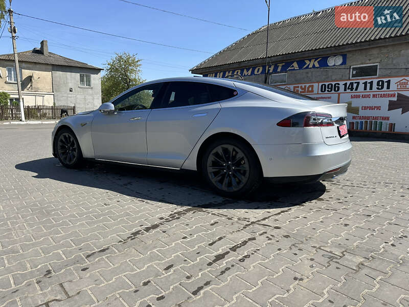 Ліфтбек Tesla Model S 2016 в Володимирі