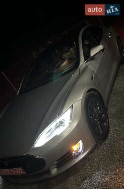 Ліфтбек Tesla Model S 2016 в 