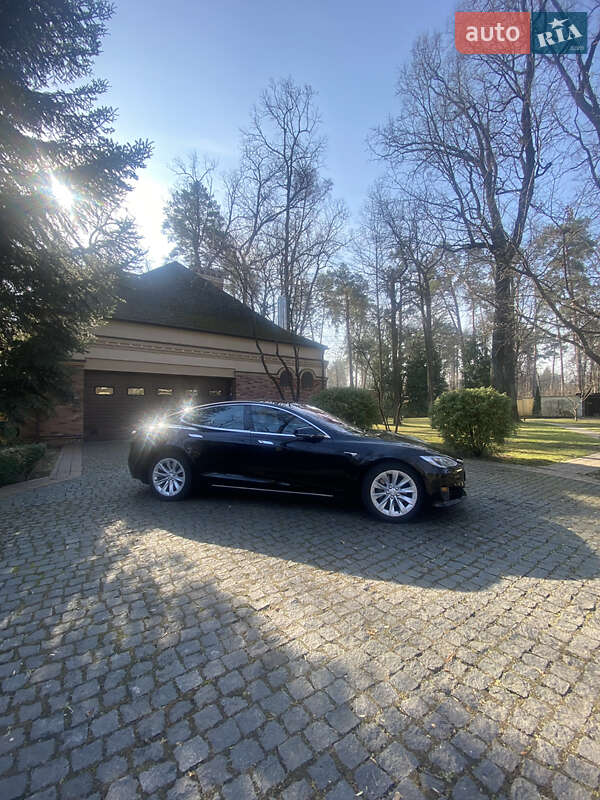 Лифтбек Tesla Model S 2017 в Ирпене