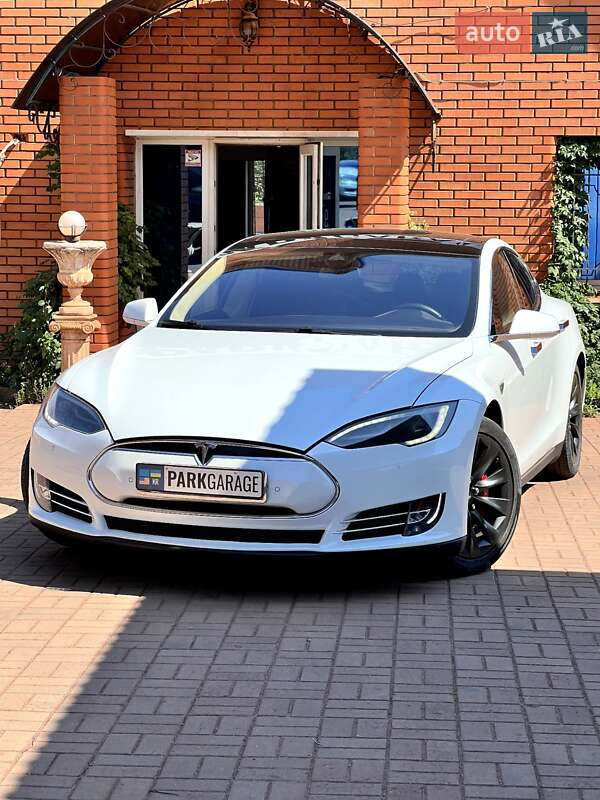 Tesla Model S 2014