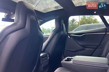 Лифтбек Tesla Model S 2015 в 