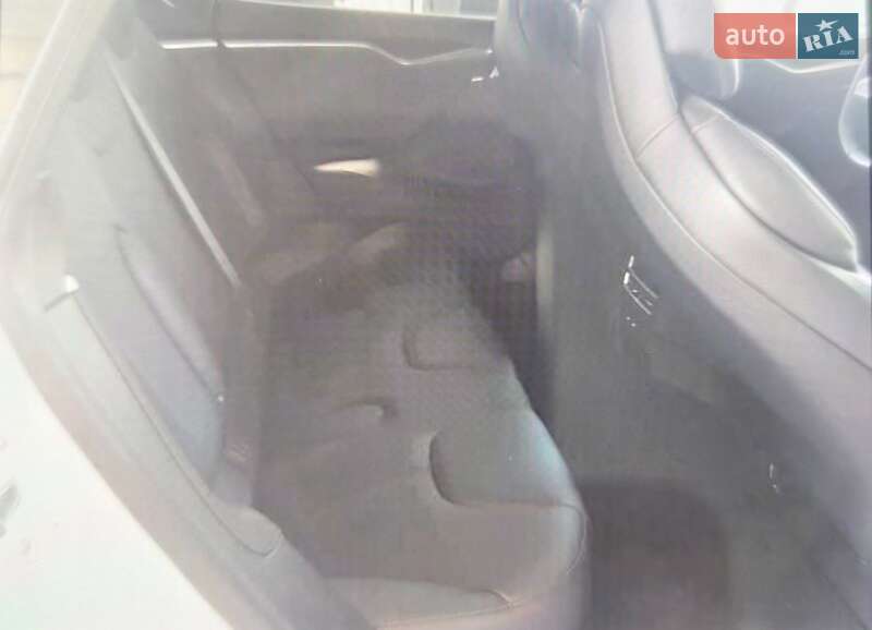 Лифтбек Tesla Model S 2017 в Ивано-Франковске