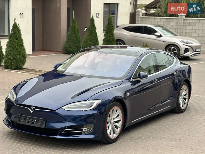 Лифтбек Tesla Model S 2017 в 