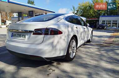 Ліфтбек Tesla Model S 2015 в 