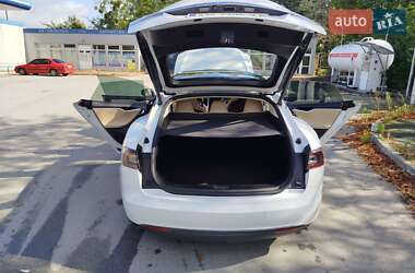 Ліфтбек Tesla Model S 2015 в 